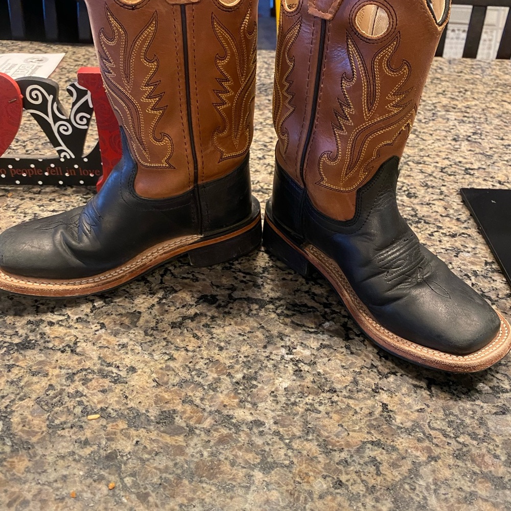 Boys size 12 Cody James boots